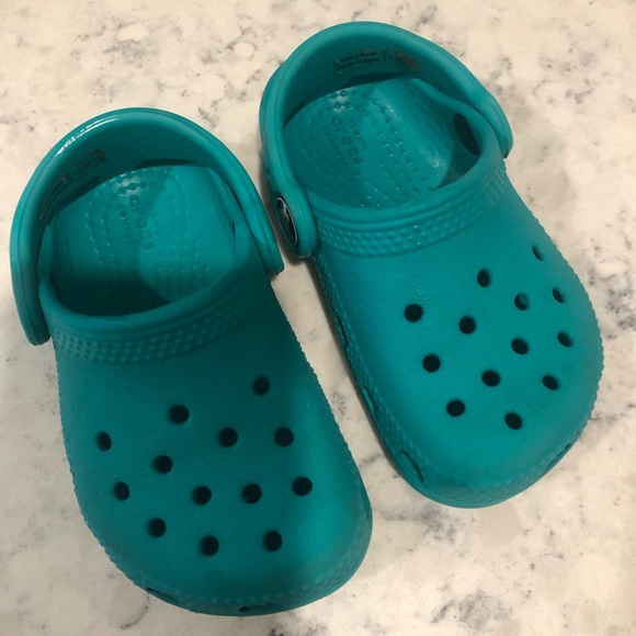 crocs size 5 6 toddler
